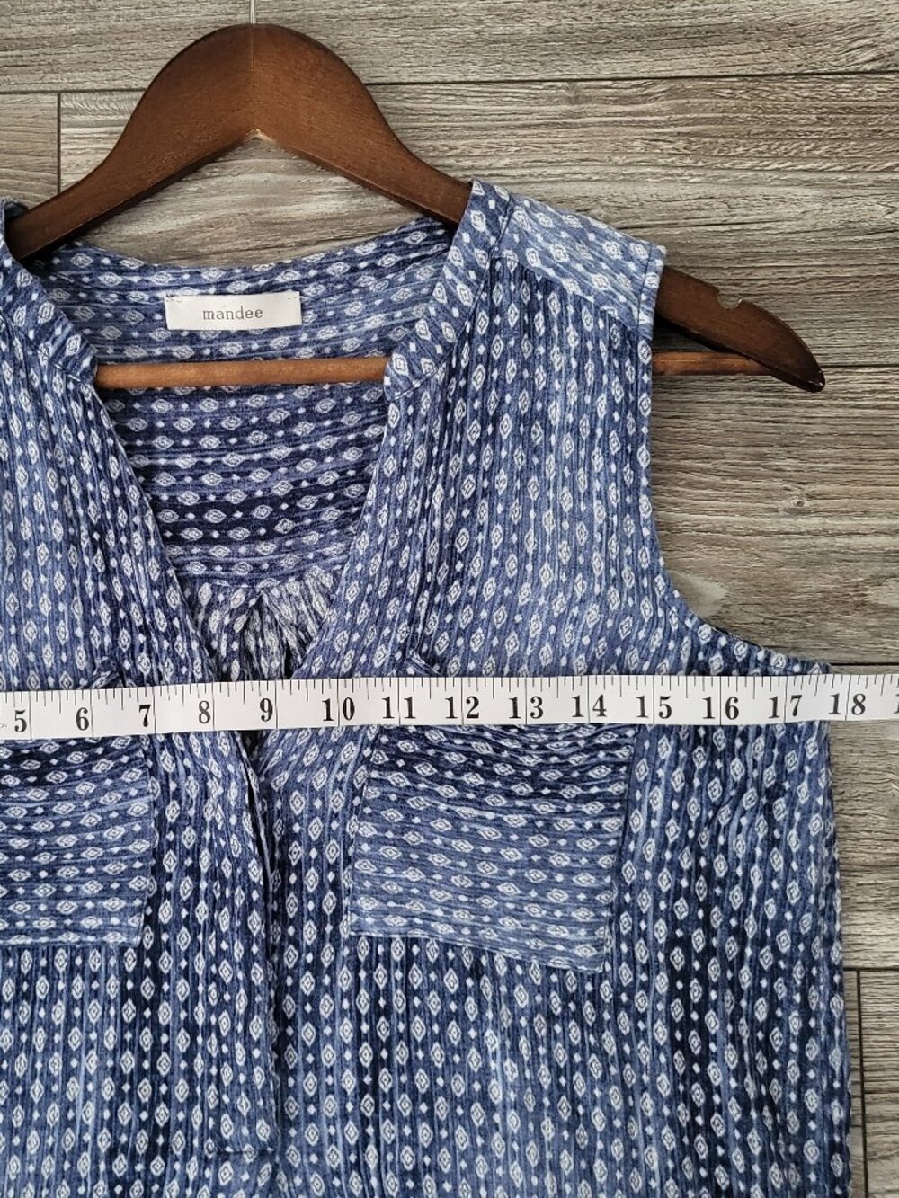 Blue Geometric Sleeveless Button Up Blouse Medium - Picture 4 of 9